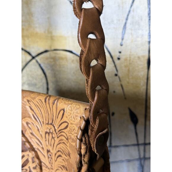 Rising sun hand-tooled leather crossbody bag with a floral pattern - Picture 3 of 12